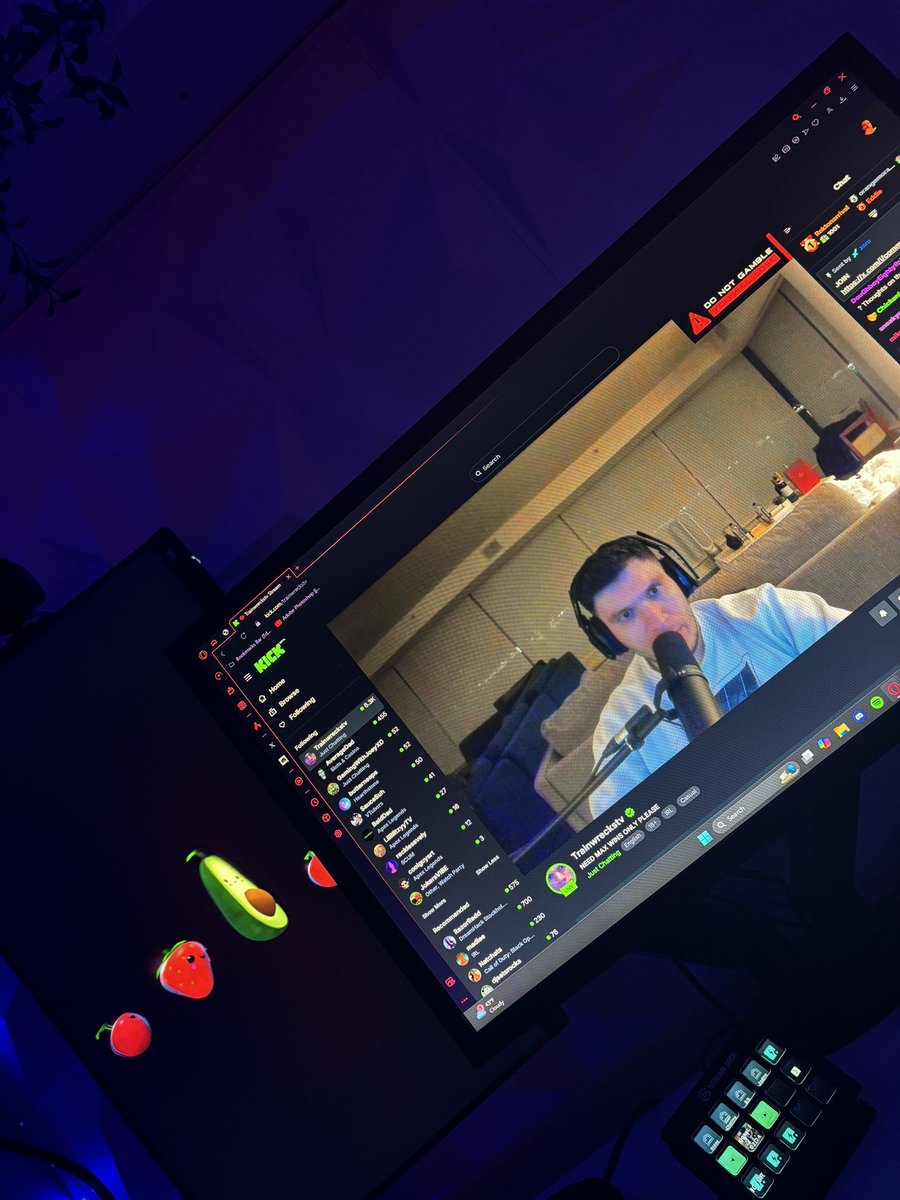 Dancing Fruit x <a href="/Trainwreckstv/">Trainwreck</a> . Good morning ☀️