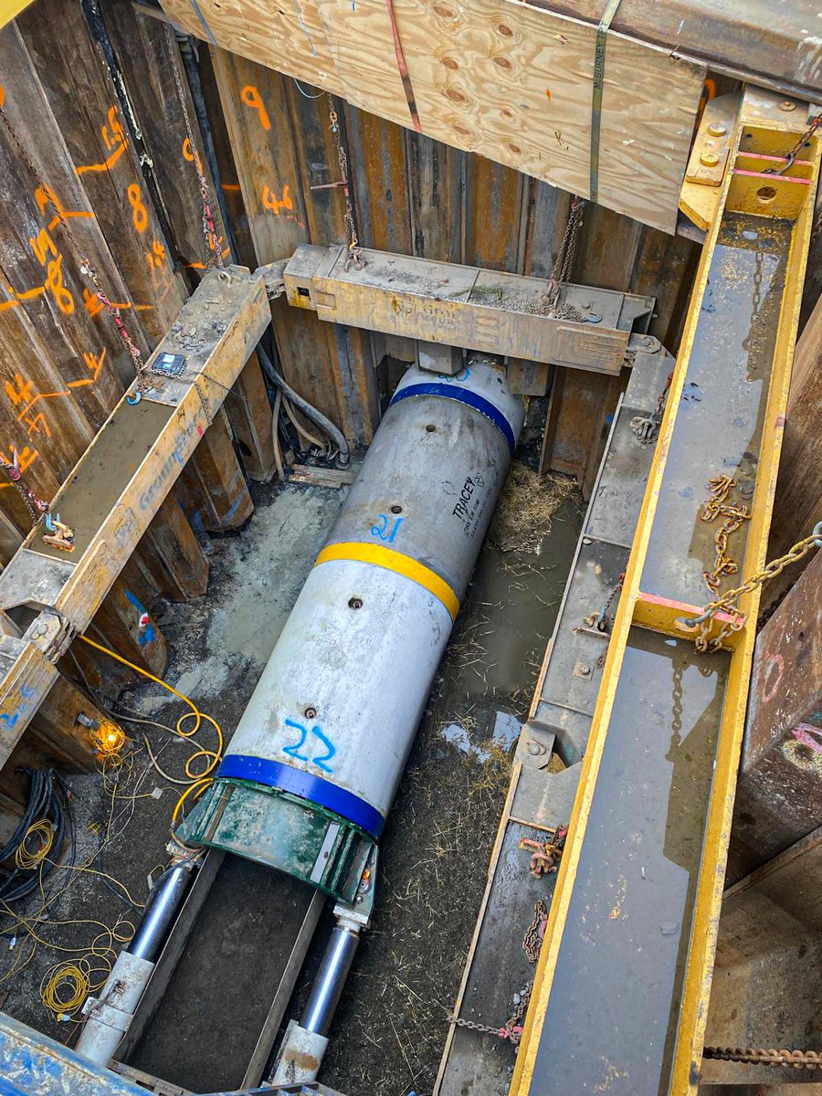 Tracey_Concrete's tweet photo. DN1500mm jacking pipes installed on recent project. 🏗️👷👍Discover more of our precast products at https://t.co/aO7vgGJoKM https://t.co/NLpMfak0fq