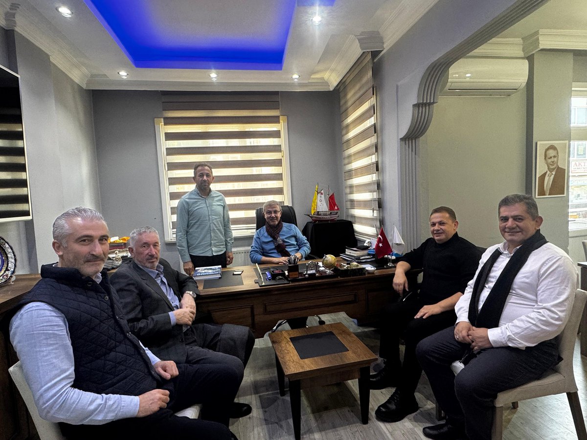 sturan52's tweet photo. Önceki Dönem Eyüpsultan Belediye Başkanı Hemşehrimiz Deniz Köken ve kardeşi Köksal Köken, ORDEF Genel Başkanı Necati Özdemir ile birlikte ofisimizde ağırlamaktan büyük mutluluk duyduk. Nazik ziyaretleri ve samimi sohbetleri için kendilerine gönülden teşekkür ediyorum. https://t.co/0jjzlGVedP