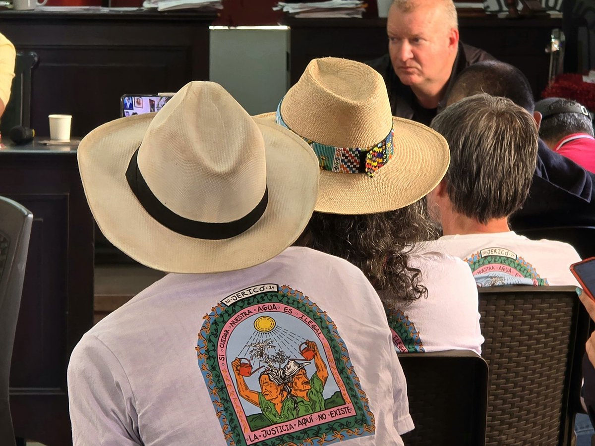 🌎Justicia para Jericó, Colombia

Nos solidarizamos con los campesinos de Jericó querellados por oponerse a Anglo Gold Ashanti, cuyo proyecto minero amenaza su tierra y derechos.  
Exigimos justicia y respeto a sus garantías.  

#Todossomosquerellados #FueraAngloGold #Jericó