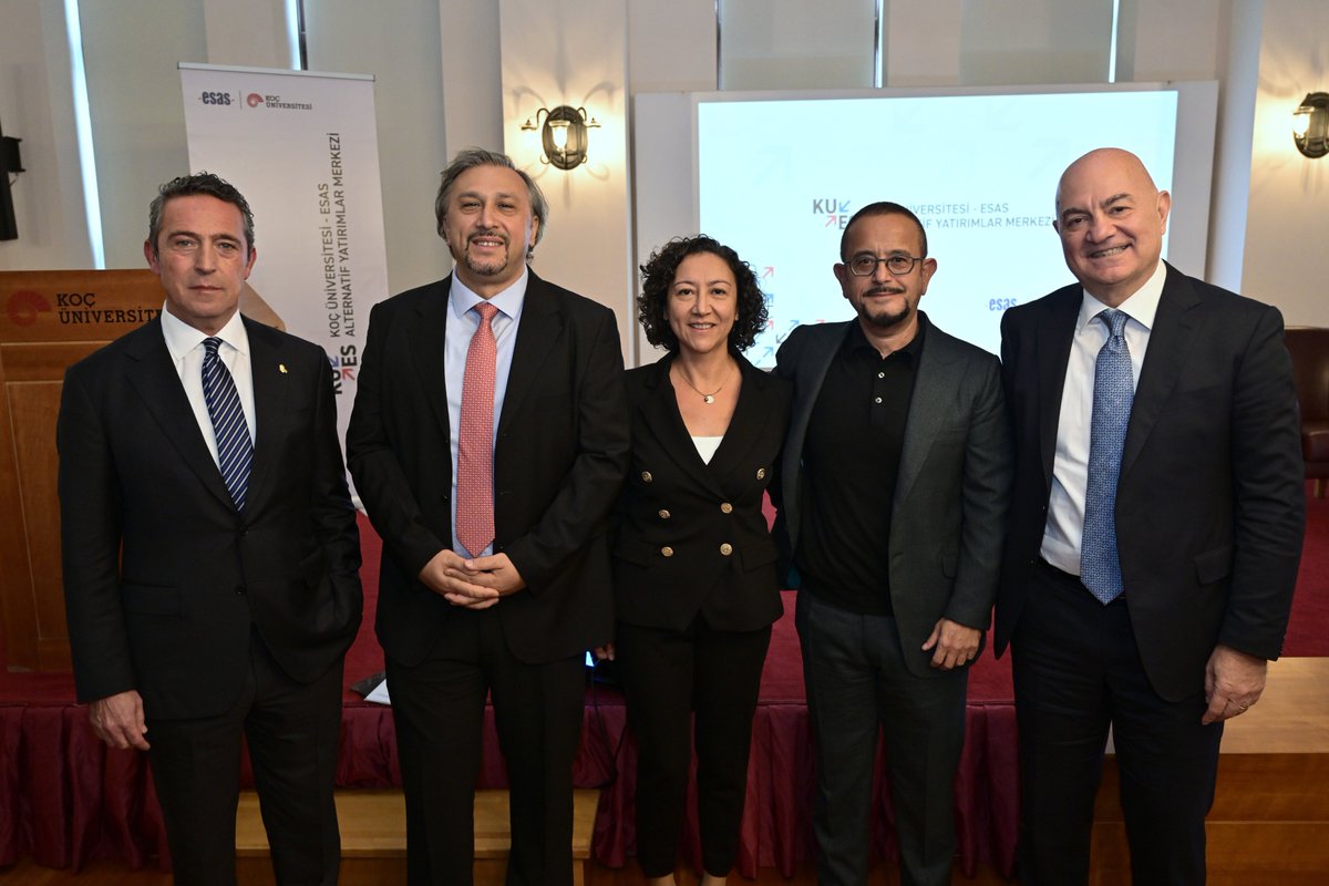 Türkiye’nin ilk Alternatif Yatırımlar Merkezi (KUES) Koç Üniversitesi ve Esas Holding iş birliğiyle açıldı! 📣

📍 Açılışta, Koç Üniversitesi Rektörü Prof. Dr. Metin Sitti, ESAS Holding CEO’su Çağatay Özdoğru, Merkez Direktörü Doç. Dr. Uğur Çelikyurt, Koç Holding Yönetim Kurulu