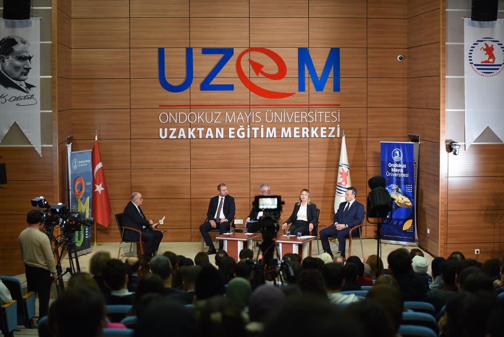 omuuzem's tweet photo. NTV ve Anadolu Sigorta iş birliğiyle düzenlenen “Anadolu Buluşmaları,” Ondokuz Mayıs Üniversitesi UZEM Konferans Salonu'nda öğrenciler, akademisyenler ve Samsun iş dünyasının katılımıyla gerçekleştirildi. https://t.co/vm7XRNf55E