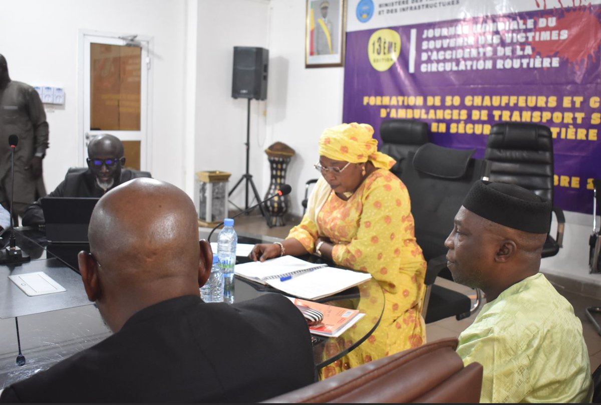PaarUnc's tweet photo. Le ministère des Transports et des Infrastructures du Mali avec la Banque Mondiale ont entamé du 25 au 29 novembre 2024 la seconde mission de la préparation du Programme d’Amélioration de la Connectivité et de la Résilience des Infrastructures Routières du Mali (PACRIR). https://t.co/TUid2bJEb9