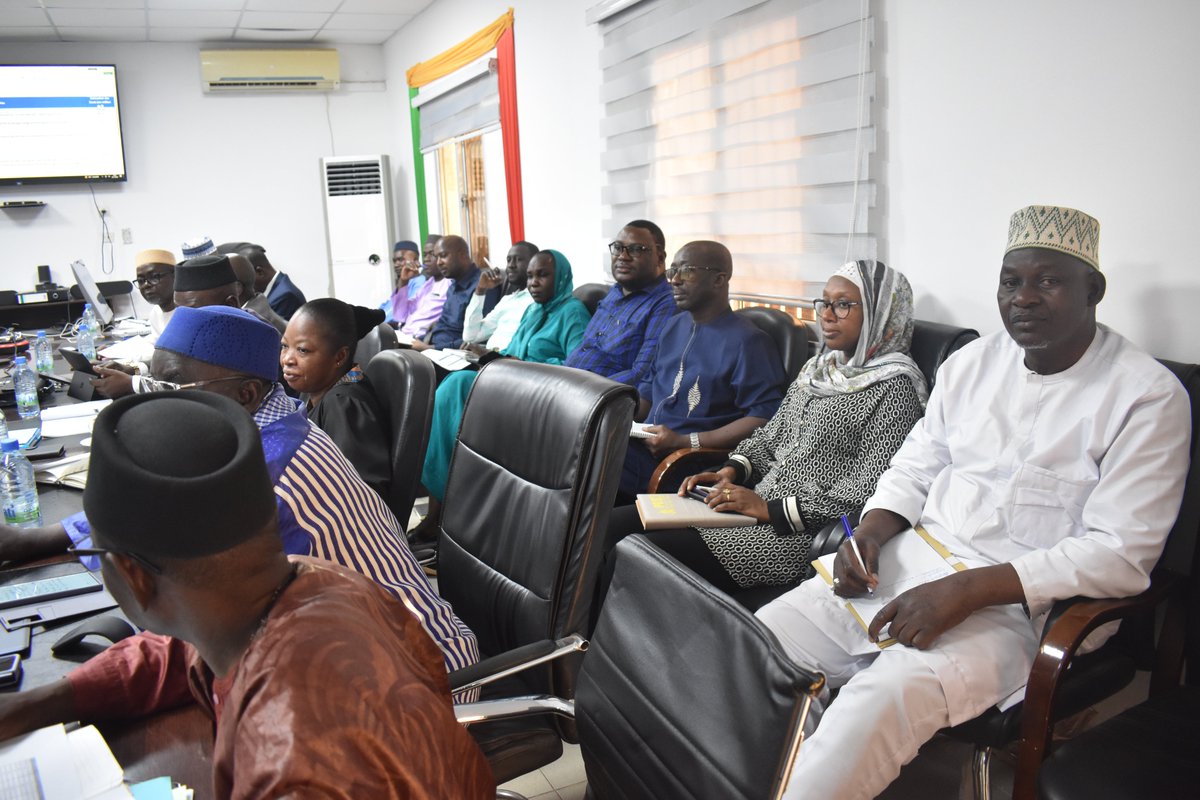 PaarUnc's tweet photo. Le ministère des Transports et des Infrastructures du Mali avec la Banque Mondiale ont entamé du 25 au 29 novembre 2024 la seconde mission de la préparation du Programme d’Amélioration de la Connectivité et de la Résilience des Infrastructures Routières du Mali (PACRIR). https://t.co/TUid2bJEb9
