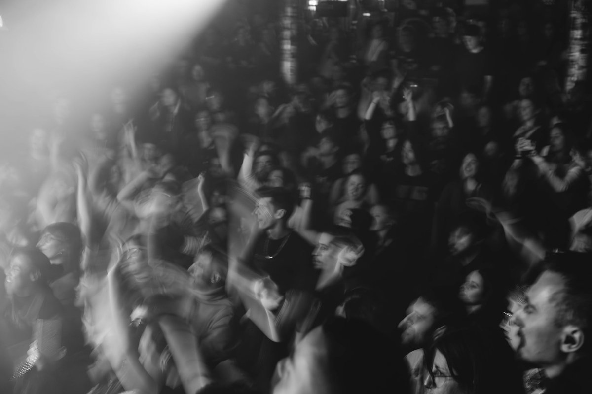ChrissyCostanza's tweet photo. PARIS!!! what a night to remember 🤍 you really know how to bring it every time https://t.co/3pZM4KdXqt