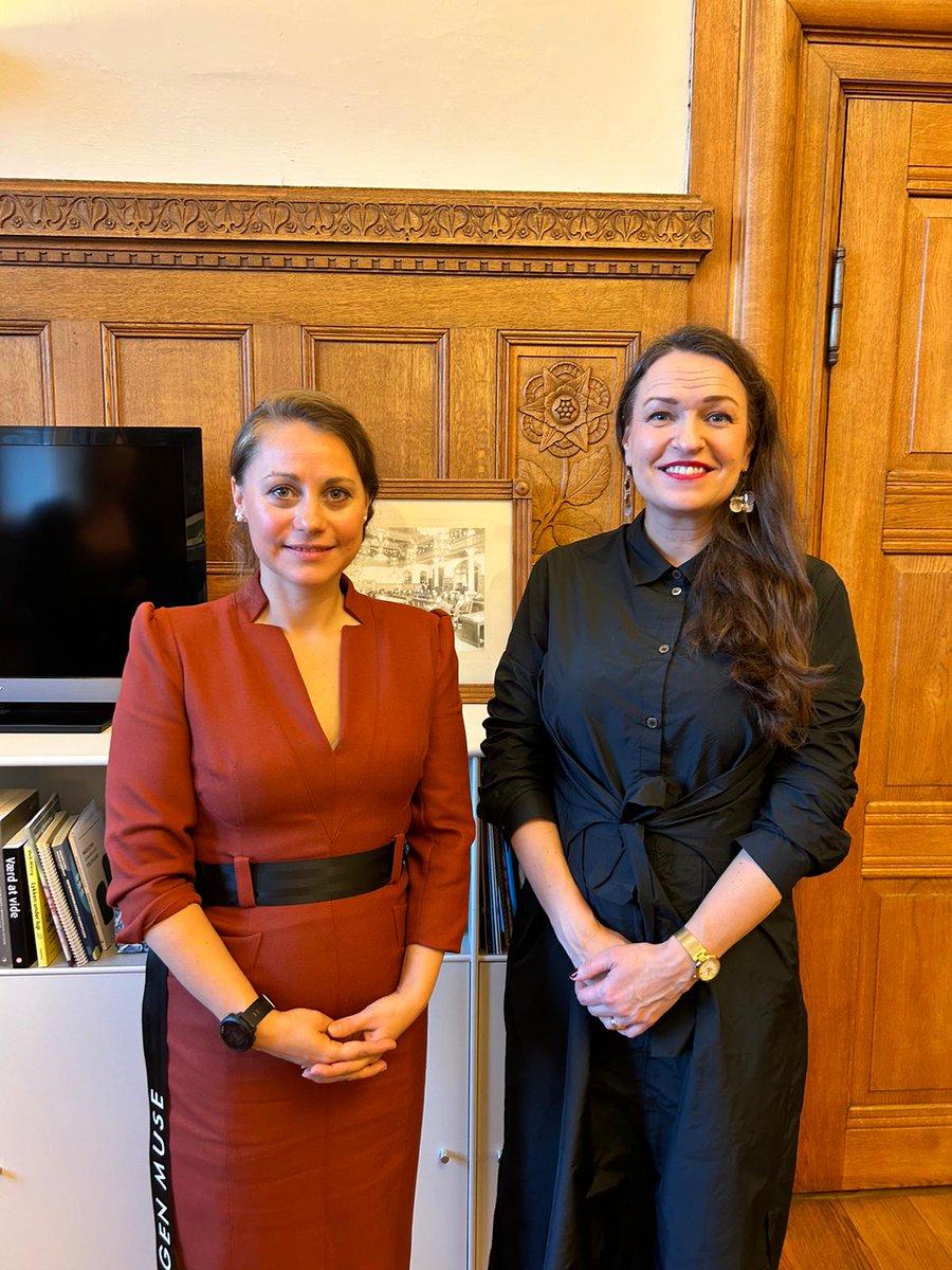 HarriKamarainen's tweet image. After a mtng w CPH's Sundheds og Omsorgeborgmester @SisseMarieWe, #Finland's🇫🇮 Minister of Local &amp;amp; Regional Government @IkonenAK and special advisor @mkurki found time for a meeting w the Staff of the @FinAmbKob. Appreciated!🙏🙏
@Ulkoministerio 
#terveydenhuoltouudistus 
#ulpo