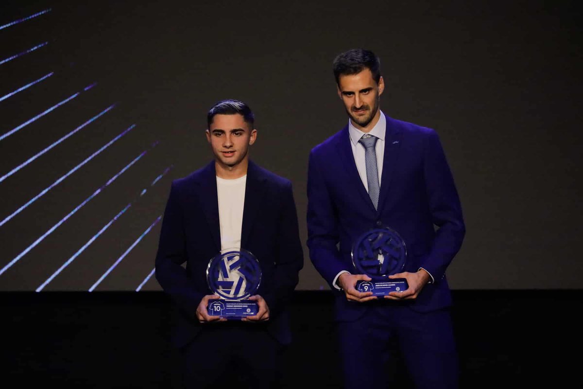 🏆⚽️ <a href="/jesusdemiguel8/">Jesus De Miguel</a> recibió ayer en Madrid el premio a mejor jugador del grupo II de la Primera RFEF 2023-2024 por parte de la <a href="/afefutbol/">AFE</a> 

¡Enhorabuena, Demi!

#PPO👂