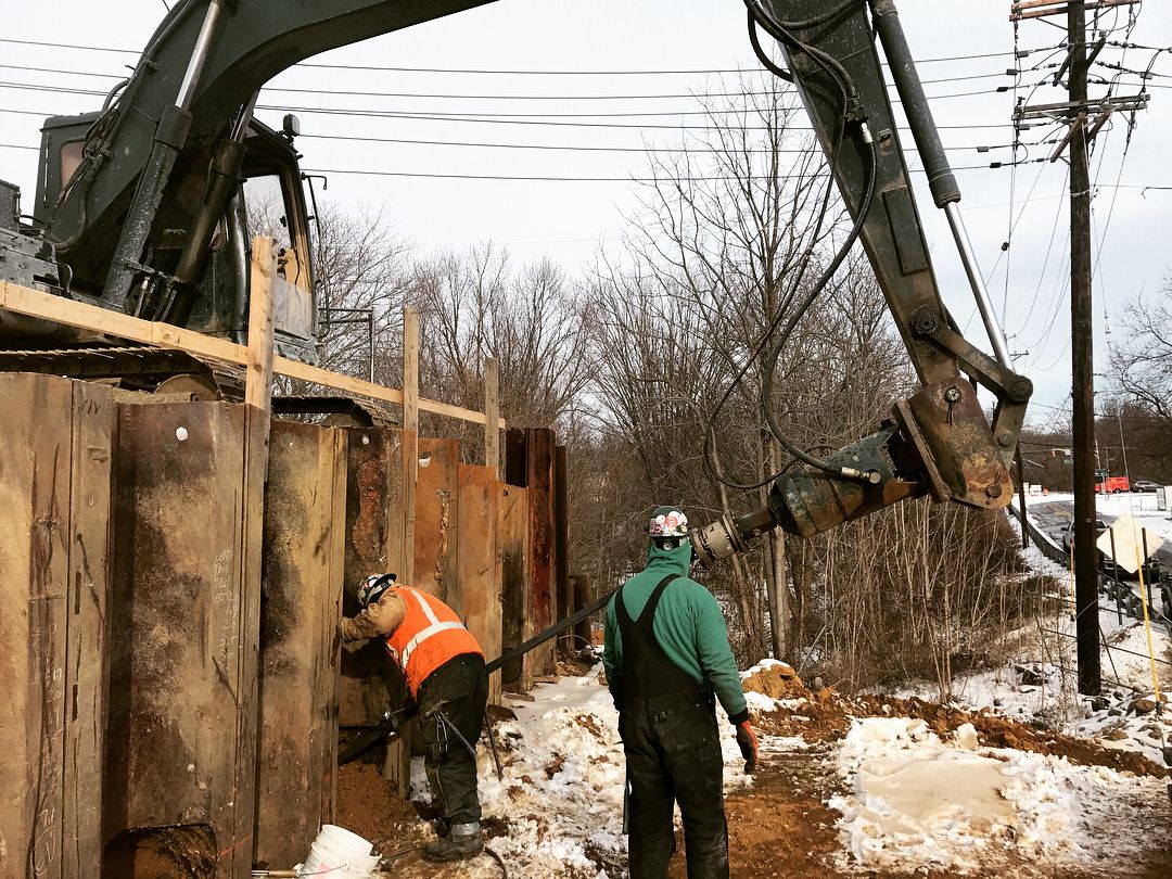 buckmag's tweet photo. A job took the team to Audubon, New Jersey, where 1.75" helical tiebacks were installed next to an active train line.
Credit: @DanbroLLC
#Pilebuck #Danbro #micropiles #deepfoundations #construction https://t.co/dmfejeIBTx