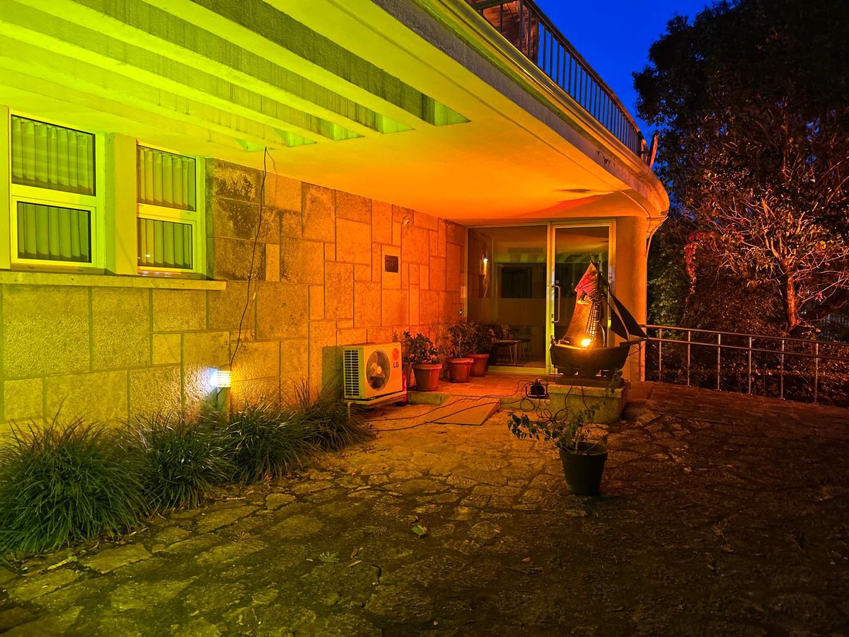 Ontem a noite, a Embaixada da Noruega vestiu-se de cor de laranja, para alertar para o Dia Internacional para a Eliminação da Violência Contra as Mulheres! A campanha da #ONU para 2024 é “There is #NoExcuse for violence against women and girls”. Não há desculpas! 💪🏼🇳🇴 <a href="/UN_Women/">UN Women</a>