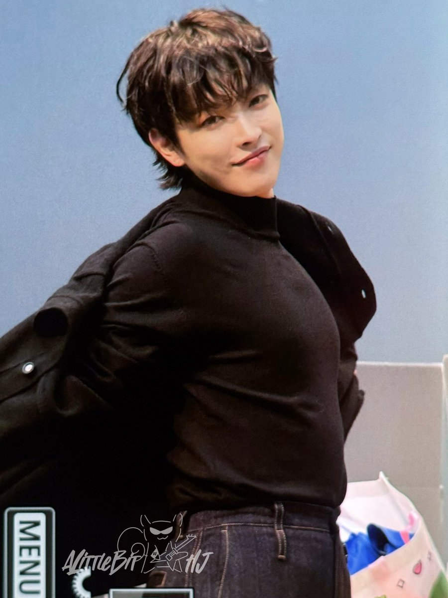 sanohmygod's tweet photo. 나왔다.. 
김홍중 이런 옷 입을 때마다 진짜 어질어질함 https://t.co/ibIbQ9lsEQ