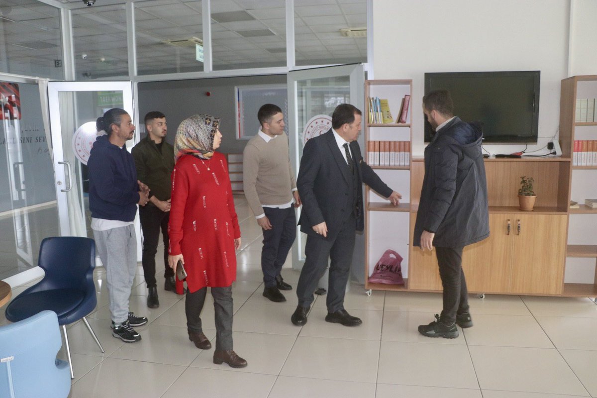 GSB_Kayseri's tweet photo. Gençlik ve Spor İl Müdürü Ali İhsan Kabakcı, Çok Amaçlı Spor Salonununda incelemelerde bulundu.
İnceleme esnasında yapılacak olan çalışmalar ve yürütülen çalışma faaliyetleri hakkında Tesis Amiri Necati Gencel’den bilgi aldı. https://t.co/MSOdG8qgiZ