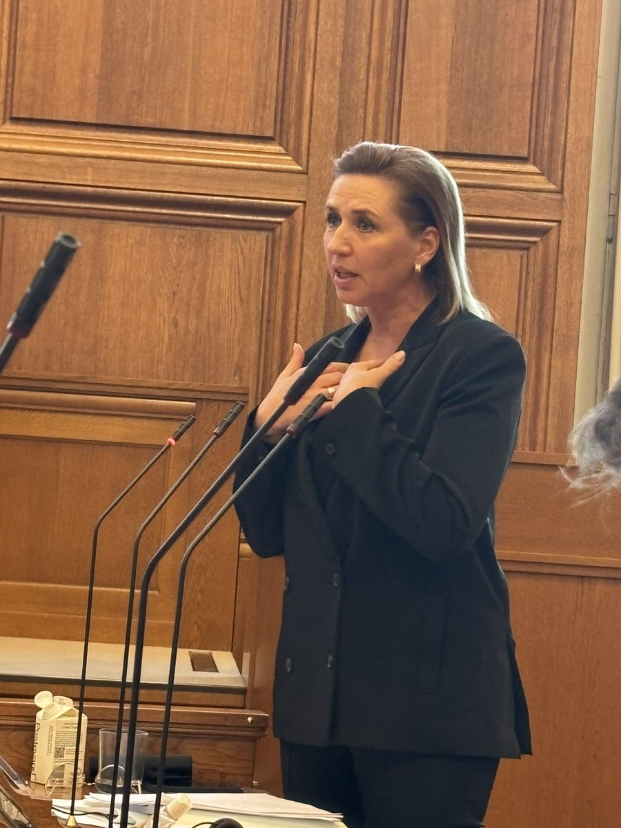 Prøvede i spørgetimen med statsministeren, at få et klart svar på om Netanyahu og andre eftersøgte krigsforbrydere vil blive anholdt hvis de sætter fod på dansk jord. 
Det fik desværre jeg ikke selvom jeg prøvede 3 gange. #ftlive #dkpol