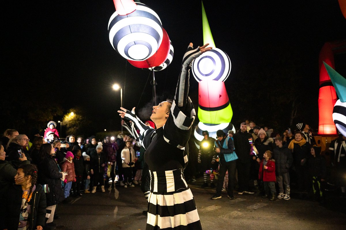 ✨ A huge thank you to everyone who joined us for the Winter Light Parade with #PictoFacto! Despite the cold, the energy was incredible! We loved seeing hundreds of lightboxes created in our workshops shining bright 🤩 

📸 Jimmy Lee Photography