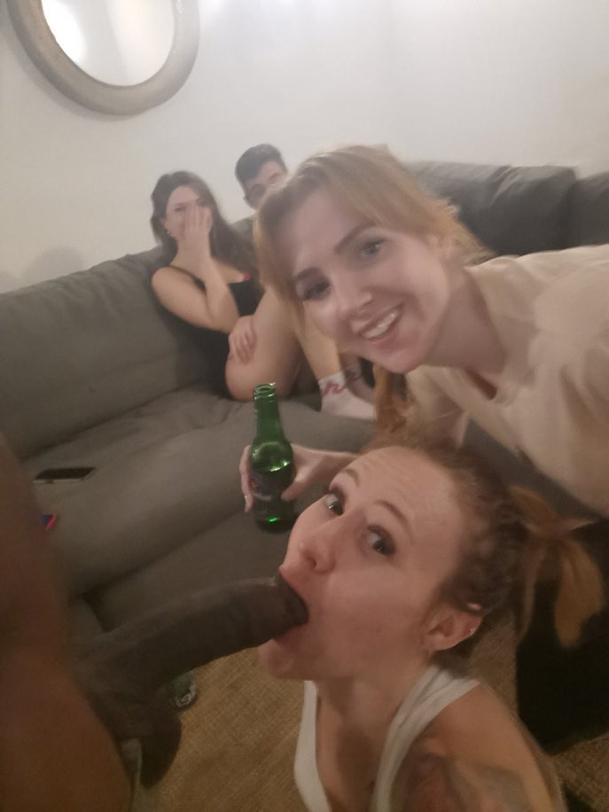 bnwofamily's tweet photo. Your babe was just supposed to hang out with her friends but then one of her besties sends you this pic, how will you react? 🤭 https://t.co/UiTq5CN2gX