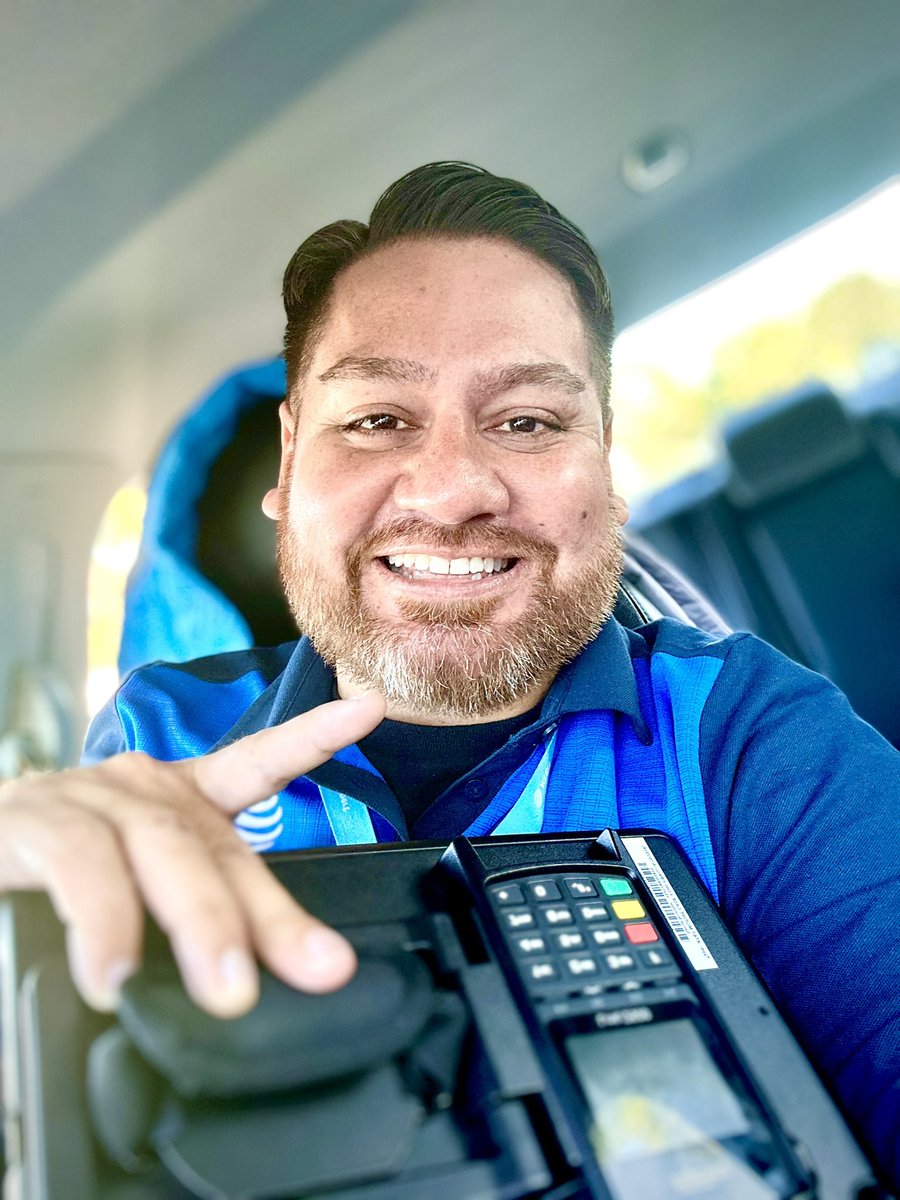 Berto_Momo's tweet image. Life on the road with @att and @SoutheastIHX is fun!!! Who would have thought it!??? Love the customers I’ve sold to, so far. #wipethecoldoutmyeyes #attlife #Gamechangers #SinFiber