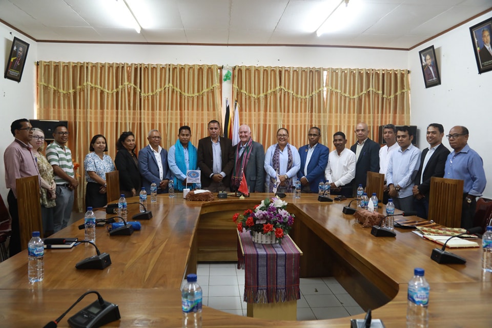 fms_champagnat's tweet image. The Ministry of Education and ICFP will train 400 teachers in Timor-Leste. In December 2024, 6 municipalities will host a program to strengthen teaching skills and promote peaceful classrooms.

🔗tinyurl.com/bdxuz4t4

#MaristsOfChampagnat #EducatorsForChange