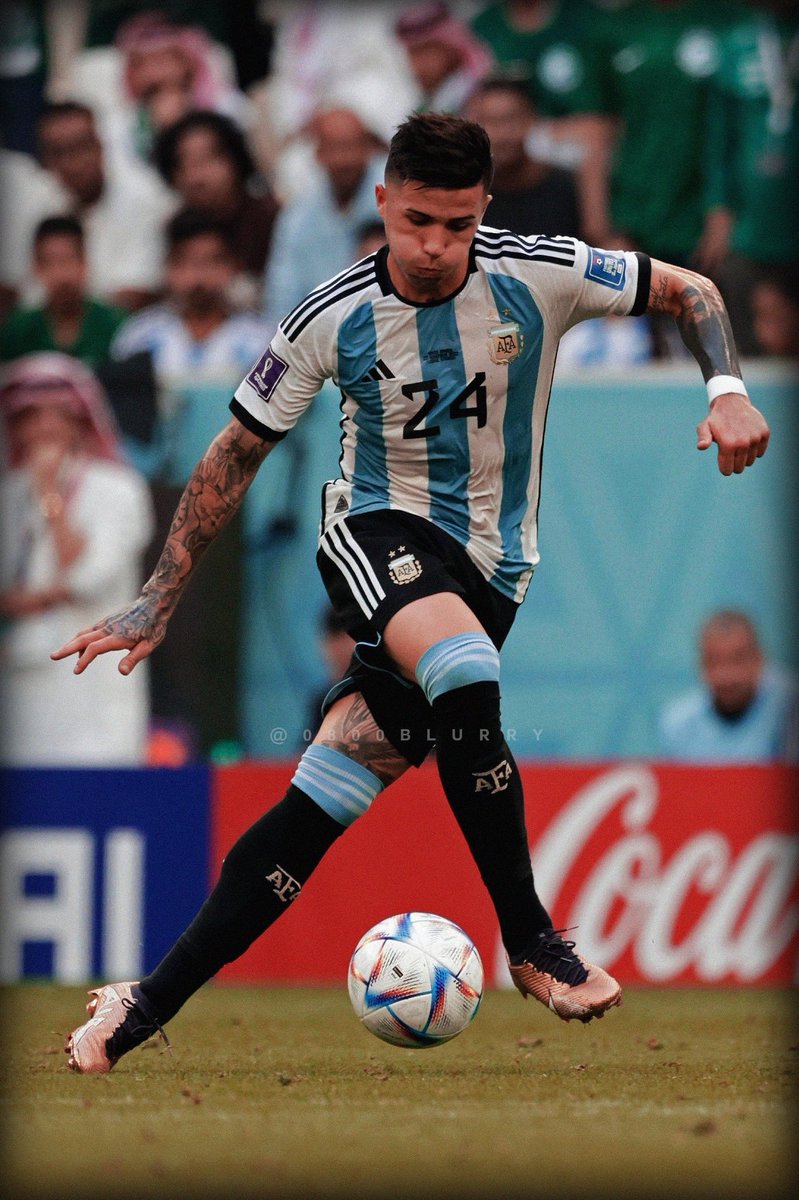 0800BLURRY's tweet photo. Cuando las papas quemaban el tipo se puso la bocha abajo de la suela y nos termino sacando campeones del mundo. https://t.co/UUnjD7FtY0