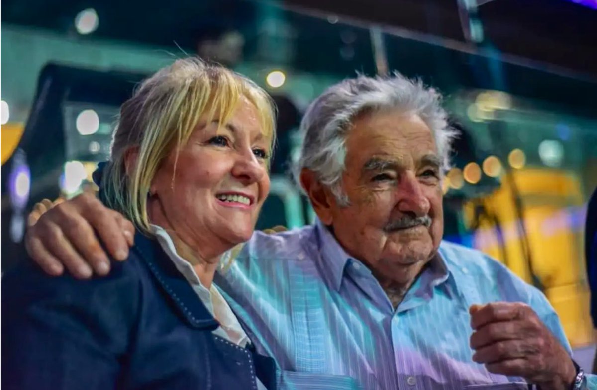 La gauche rassemblée vient de remporter les élections présidentielles en Uruguay, avec deux mots d’ordre : l’écologie et la retraite à 60 ans. 

Le pays aura pour vice présidente Carolina Cosse, actuelle maire communiste de la capitale Montevideo ✨