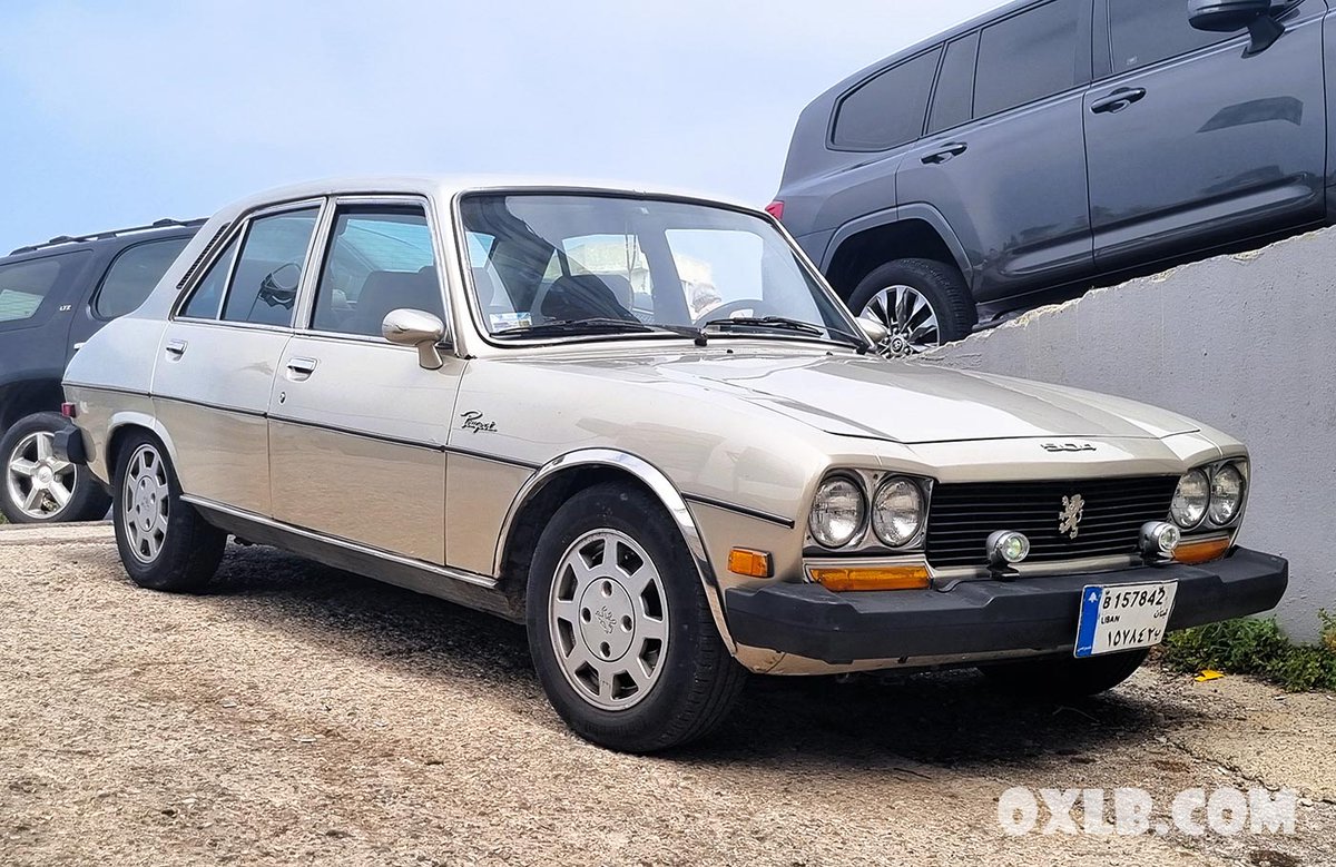 onefineart's tweet photo. I saw a Peugeot 504 today parked in Jbeil Byblos... the car is dated 1970. Imagine how stylish, and beautiful the car was... till now in 2024, it looks cute... https://t.co/QupEaHtcuw
#car #oldcar #jbeilbyblos #peugeot #peugeot504 #beautifulcar #oldbeautifulcar #stylish https://t.co/oN3e79cI33