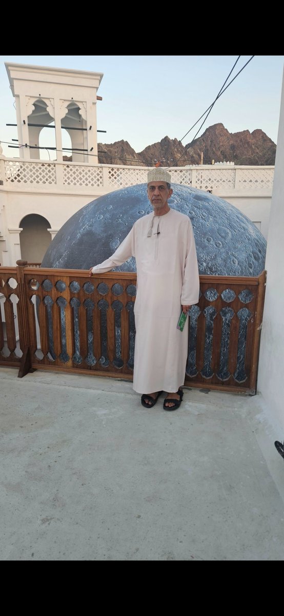 هل ستكون"فعالية رنين"،التي"تجسد مدينة مطرح التاريخية"وتحتفي ب"أعمال جديدة لفنانين عمانيين ودوليين بارزين،داخل البيوت التاريخية،وعلى امتداد الأزقة والشوارع"التي تربط بينها،باكورة فعاليات وأنشطة ثقافية وسياحية وتجارية تستثمر مطرح وأسواقها وحاراتها القديمة لخدمة السياح؟هذا ما نتمناه