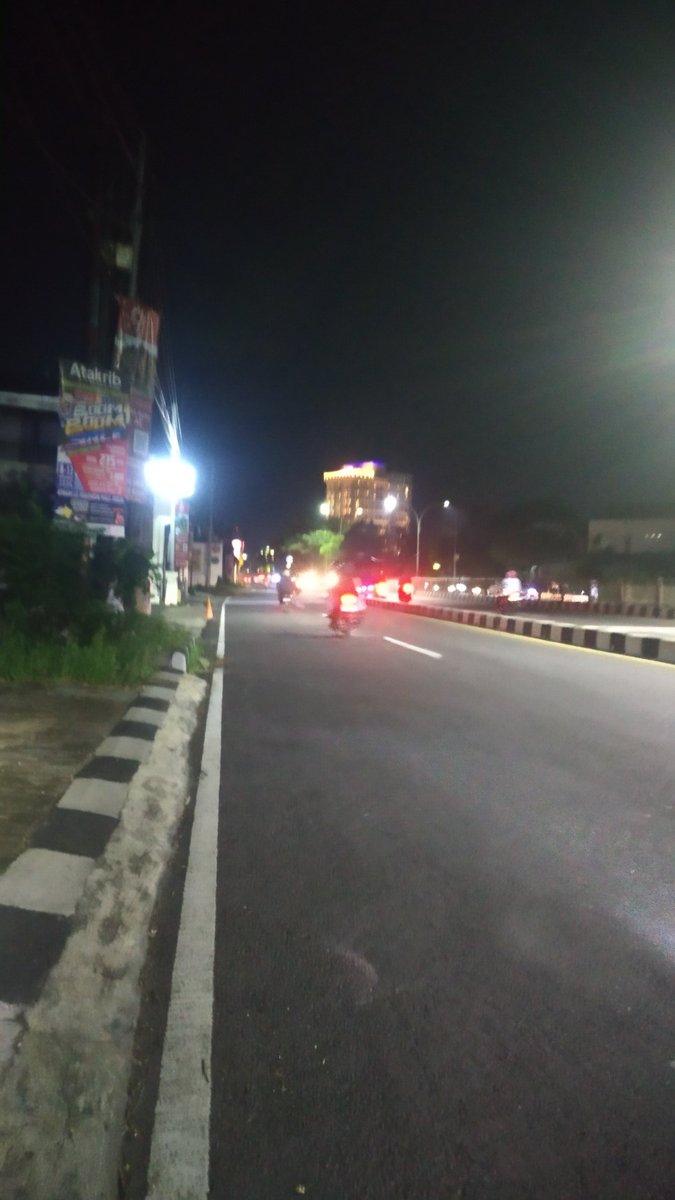 rnaihujan's tweet photo. Aku tau rasaku dibangun diantara ketidakmungkinan,
Jika diperkenankan,
Untukmu aku rela menerjang kemustahilan,
Karena rasaku terlalu dalam untuk dilogikakan.
#mbuh https://t.co/PuChHbzDBC