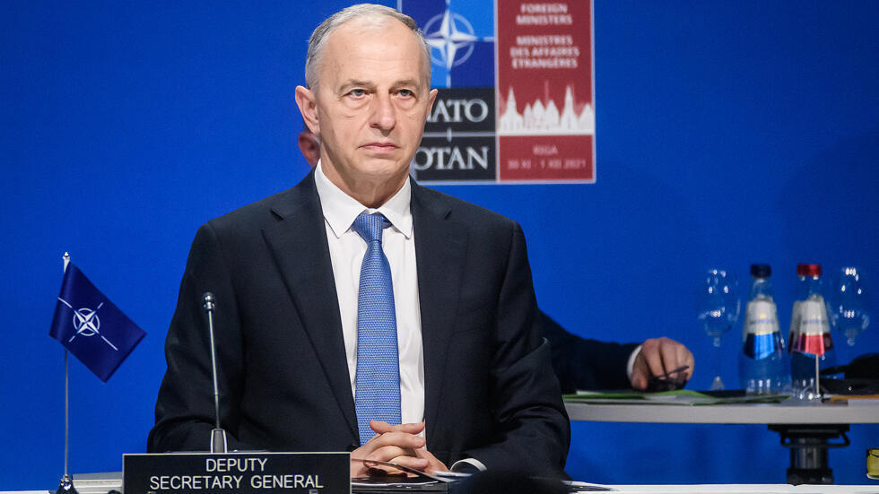Ukraine22Win's tweet photo. Mircea Geoană backs Elena Lasconi in round 2: "The only pro-NATO and pro-EU candidate left in this race"
🇷🇴🇪🇺 https://t.co/CLGr9tqHIW