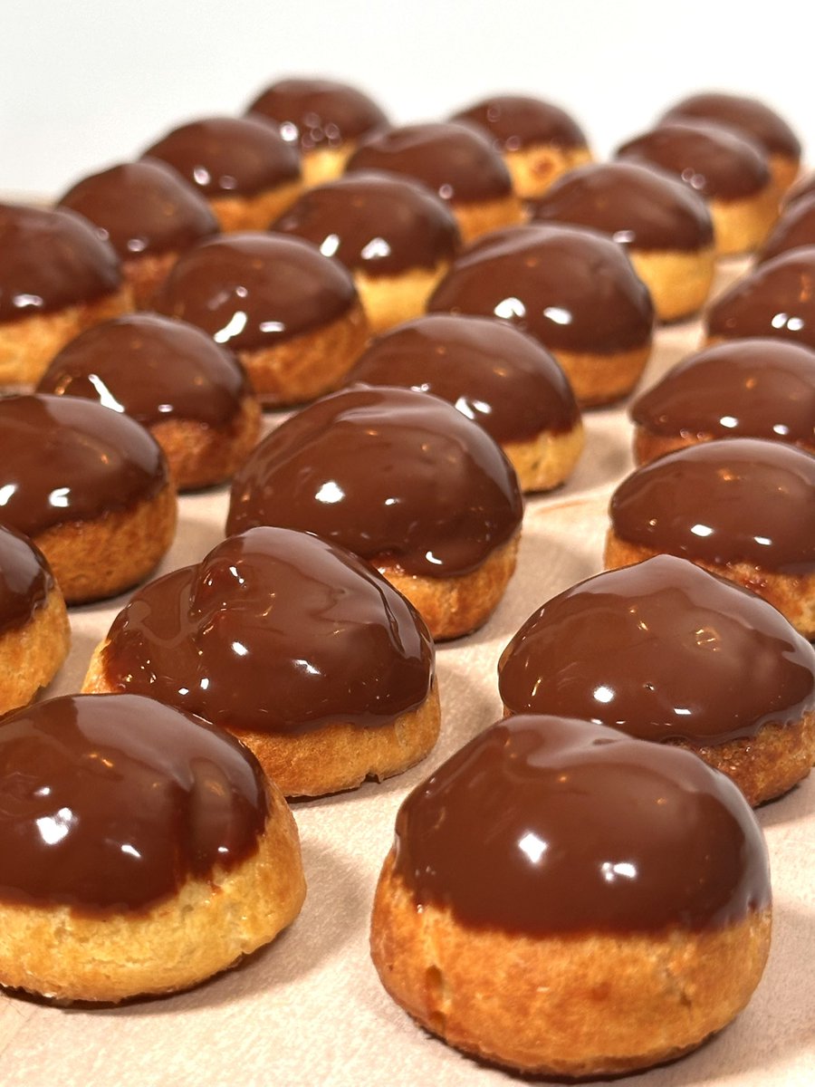 sweetsalgado's tweet photo. PROFITEROLS #choux #pastry https://t.co/pIXaKF2QBO