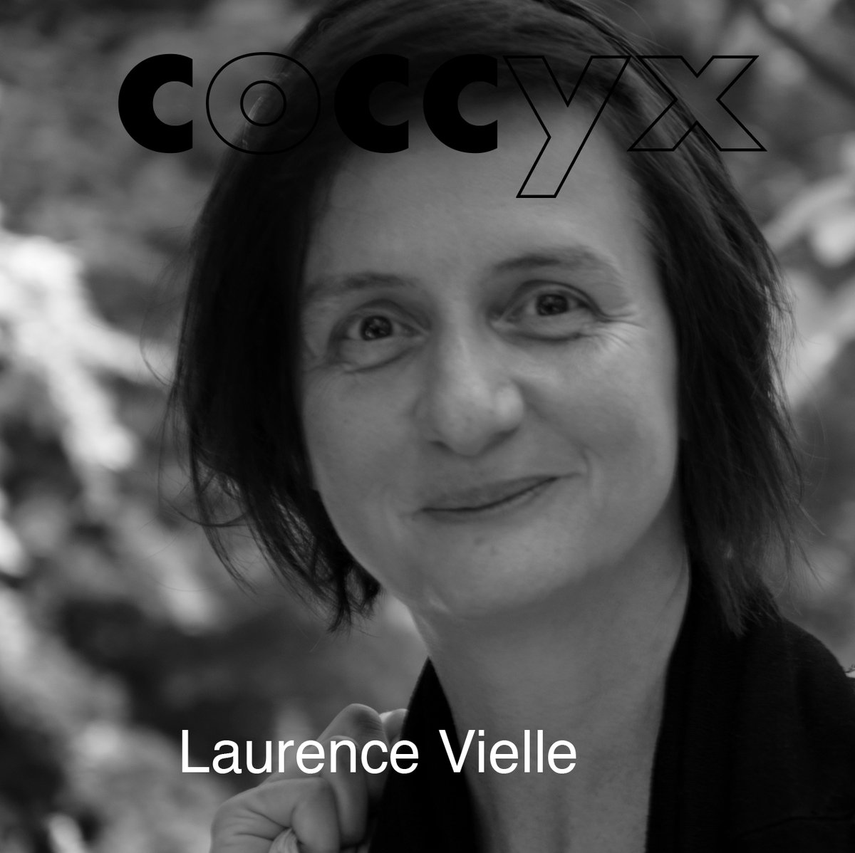 La prochaine soirée Coccyx 04 aura lieu le vendredi 6 décembre à Montreuil, avec une programmation flamboyante :  Laurence Vielle, Ada Mondès, Marine Riguet et Denis Charolles (batterie) !
(19h - La Guillotine, 24, rue Robespierre 93100 Montreuil - M° Robespierre)