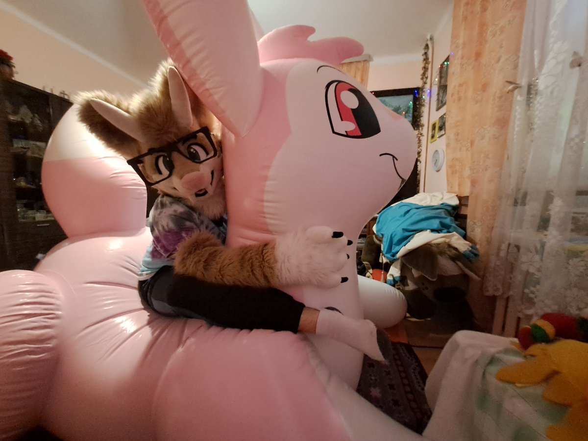 This bunny is such a great ride!

📸 <a href="/MazzzPL/">Mazzz</a> 
#SqueakySaturday
