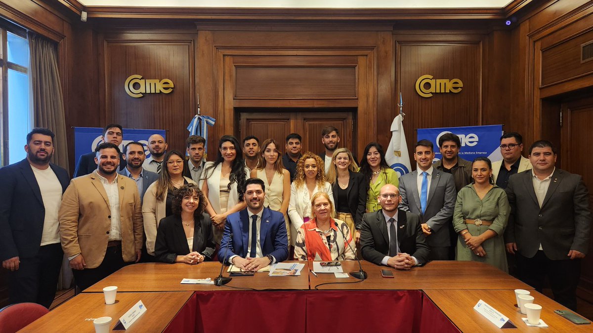 camejoven's tweet photo. Felicitamos a @Matiasbrug  y a Federico Breden, elegidos Director y Coordinador respectivamente. 
Gracias Claudia Fernández, vicepresidenta de @redcame por acompañarnos en la oportunidad. https://t.co/RYMUIx2UE9