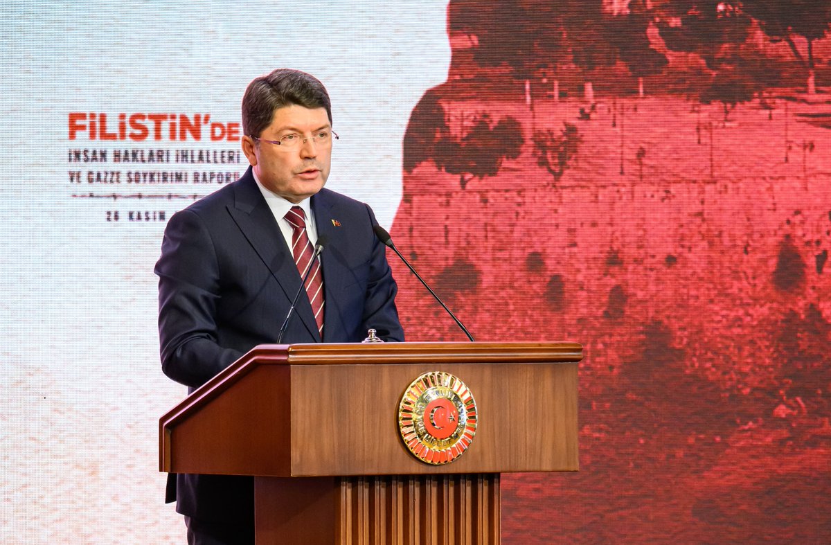 yilmaztunc's tweet photo. “Filistin’de İnsan Hakları İhlalleri ve Gazze Soykırımı Raporu” tanıtım programında TBMM Başkanımız Sayın Numan Kurtulmuş, milletvekillerimiz ve akademisyenlerimizle bir araya geldik.

Yıllardır #Filistin topraklarını işgal eden İsrail’in 7 Ekim 2023’ten bu yana #Gazze’de yaptığı soykırımı tarihsel ve jeopolitik bağlamıyla ele alan rapor, yaşanan hak ihlallerini uluslararası ve insancıl hukuk normları çerçevesinde objektif bir şekilde ortaya koymaktadır.

Büyük bir delil niteliğinde olan rapor, uluslararası insan hakları ihlallerini belgelemesi, uluslararası toplumu harekete geçirmesi ve adaletin sağlanması noktasında son derece önemlidir. 

Bebek, çocuk, kadın demeden masum insanları şehit eden işgalci ve barbar İsrailli yetkililer, işledikleri insanlık ve savaş suçlarının hesabını uluslararası hukuk önünde bir gün mutlaka verecek ve mahkûm olacaklardır.  

Uzun soluklu ve meşakkatli bir akademik çalışmanın ürünü olan raporu hazırlayan Türkiye İnsan Hakları ve Eşitlik Kurumumuza, emeği ve katkısı bulunan herkese teşekkür ediyorum.

@NumanKurtulmus
@muharremkilic1
@TBMMresmi
@tihek_kurumsal
