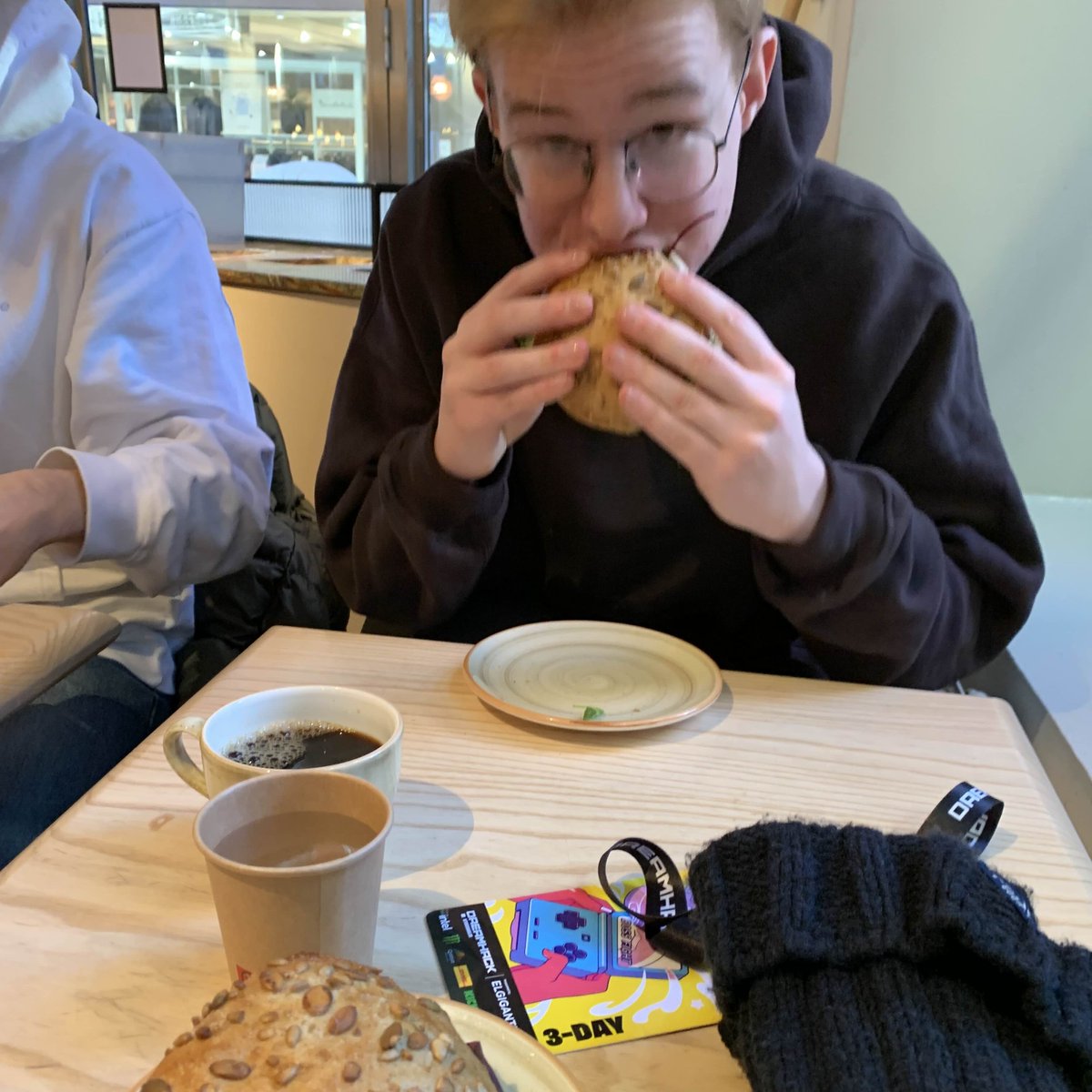 Stayed with the homies during dreamhack
Finally met bingo after almost 5 years and got to hangout with tissue and rusty again!
Truly amazing people 🫶