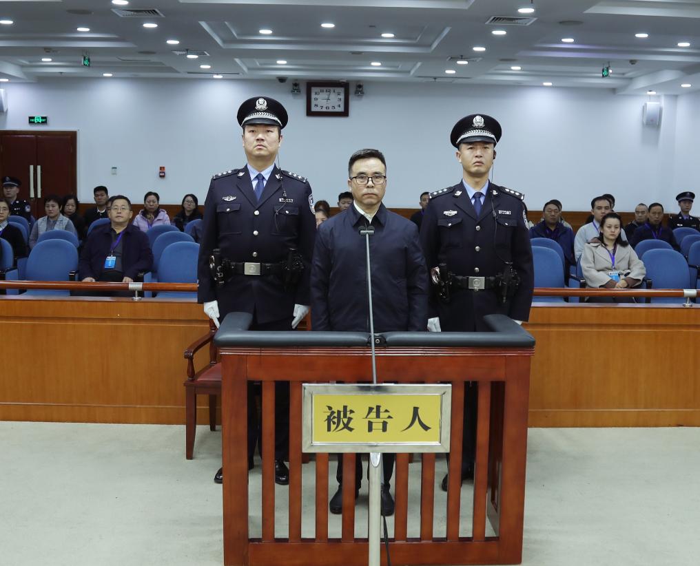 PDChina's tweet photo. Liu Liange, former chairman of the Bank of China, was on Tuesday sentenced to death with a two-year reprieve for bribe-taking and illegal issuing of loans.

He was found to have accepted bribes worth over 121 million yuan (about $16.8 million), according to a court verdict. https://t.co/SbPrHoLWxF