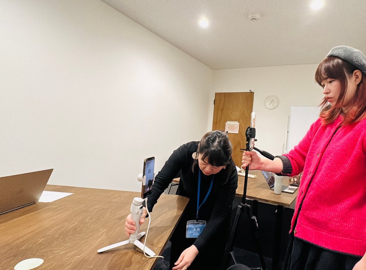 mayumaruco0723's tweet image. 人生初のライブ配信をプロジェクトメンバーと。
もう、2人して初チャレンジで
緊張MAX🫨と、おかしなテンションで、笑いが止まらないという、、、💦

#ワンピース20周年記念イベント
#openthenext
#株式会社ワンピース
#初ライブ配信