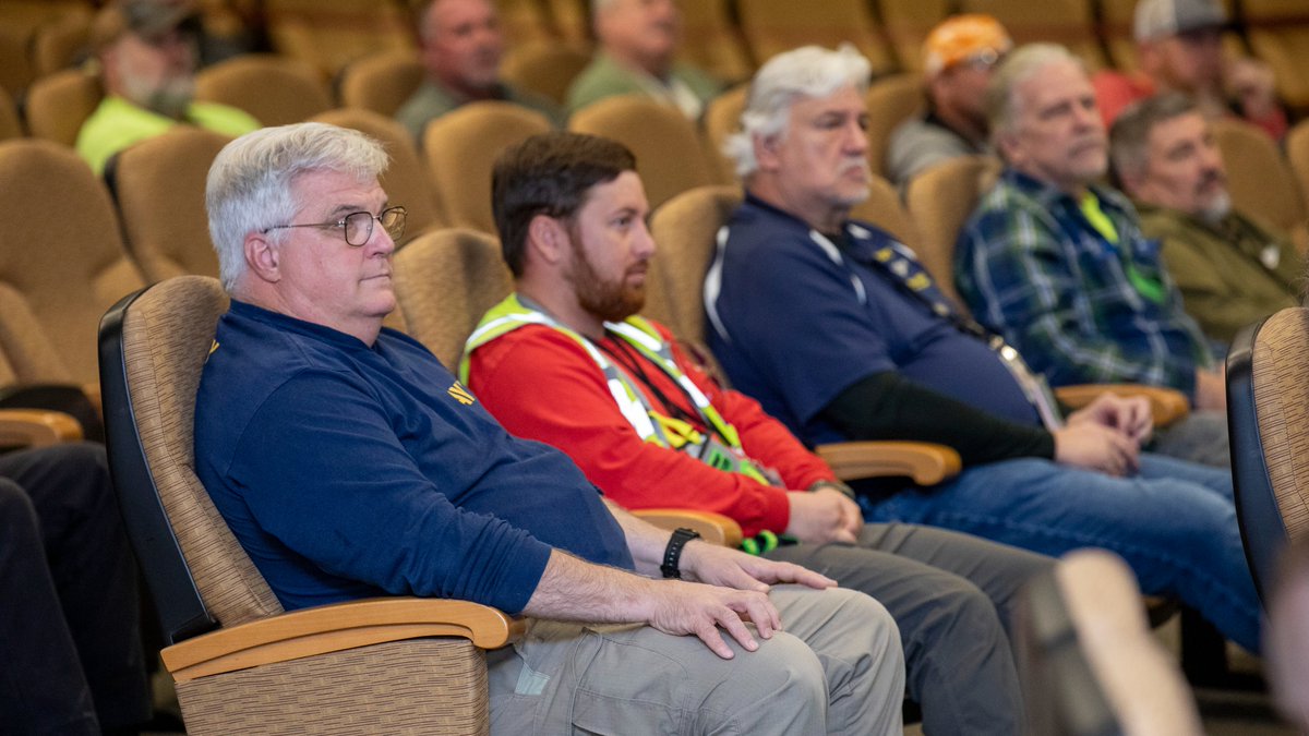 y12nsc's tweet photo. UPF veterans carried out critical roles in protecting our nation and are currently supporting national security by #BuildingUPF. Knox Co. Mayor @GlennJacobsTN thanked them for their continued service during a Veterans Day program held at Y-12's New Hope Center. https://t.co/wCOCLJVnv5