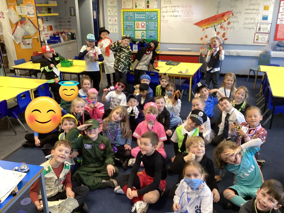 Year 2 are aiming high with their future careers 👮🏻‍♀️👮🏻‍♂️👷🏻‍♂️💂🏻‍♂️🧑🏻‍⚕️👩🏼‍🏫👨🏻‍💻👨🏻‍💼🧑🏼‍💼👨🏻‍🎨👨🏻‍🚒