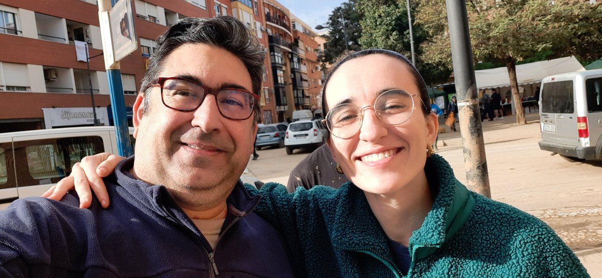 Este matí els camins m'han dut cap a Paiporta, allí m'he trobat en Sol, la jove que aguantà que la ministra de defensa la mamprenguera. He comprovat de primera mà el seu ànim i també que els militars tenen ordens de no baixar als garajos (Encara que no tots les acaten exactament)