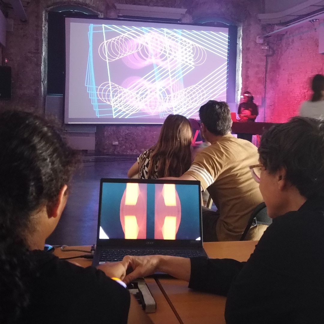 Si tens entre 12-16 anys i vols aprendre a fer de VJ - Videojockey, aquest desembre tenim 2 tallers per a tu:
Grup A: Dimarts 3 i dijous 5 de desembre, de 17.30 a 19h
Grup B: Dimarts 10 i dijous 12 de desembre, de 17.30 a 19h
Curs gratis, amb inscripció: acortar.link/tQFYkE