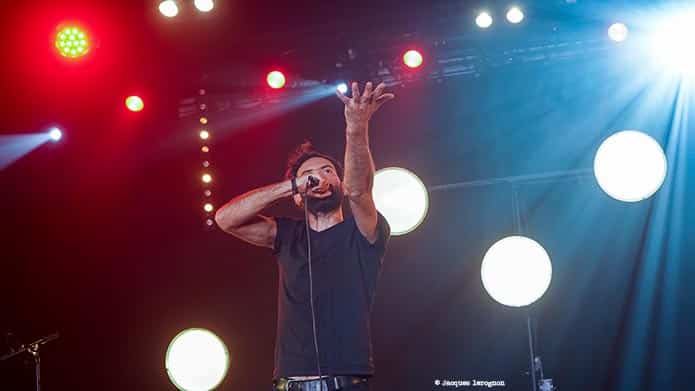 nouvelle_vague1's tweet photo. JACK SIMARD
Entre chanté-parlé envoûtant et performance scénique intense, Jack Simard a confirmé que la chanson française a encore de beaux jours devant elle.
#NVmagLiveReport #Simard
https://t.co/DcS3QjVsfh https://t.co/alpNqeaZnj