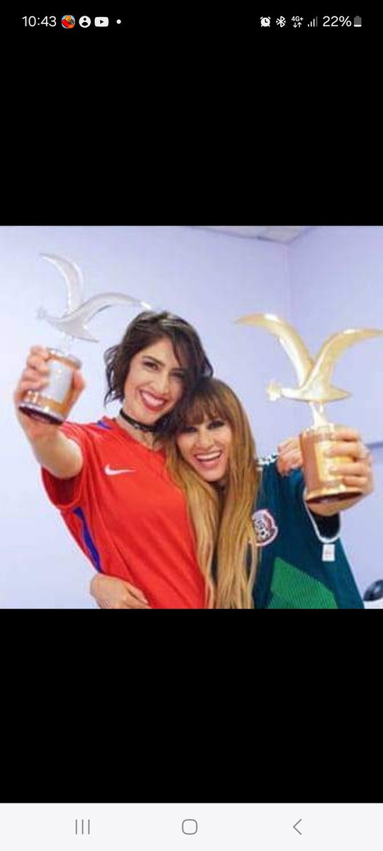 DaisyAraya2505's tweet photo. Se q volverán a  triunfar como en el 2018 en viña del mar las amo mis haash ojalá se logre comprar las entrada abrazos desde chile
 🇨🇱 @FCHaAshChile y @haashoficial https://t.co/XIHVT3ReKc