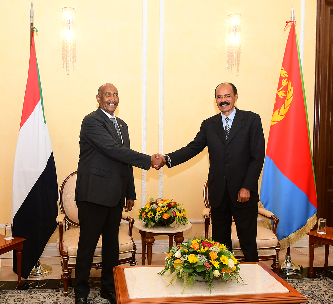 hawelti's tweet photo. President Isaias Afwerki and Sudan's Chairman of the Sovereign Council, General Abdel Fattah al-Burhan, held extensive talks at State House, in the early afternoon hours today, on the consolidation of the warm bilateral ties between the two countries as well as current regional/geopolitical matters.

President Isaias re-iterated Eritrea's firm and principled stance on the tragic conflict that has and continues to afflict Sudan in the recent period.  He also underlined Eritrea's conviction that the problem in Sudan can only be resolved through the efforts of the Sudanese themselves with the support of friendly neighbouring countries.

In a press statement to the Eritrean News Agency, General al-Burhan expressed his gratitude to the people and Government of Eritrea for their support at a critical time when Sudan is grappling with enormous difficulties. 

General al-Burhan also stressed Sudan's readiness and goodwill to further deepen the long-standing and solid ties that exist between the two peoples.

General al-Burhan and his delegation departed home in the mid-afternoon hours winding up their fruitful, one-day, working visit.
