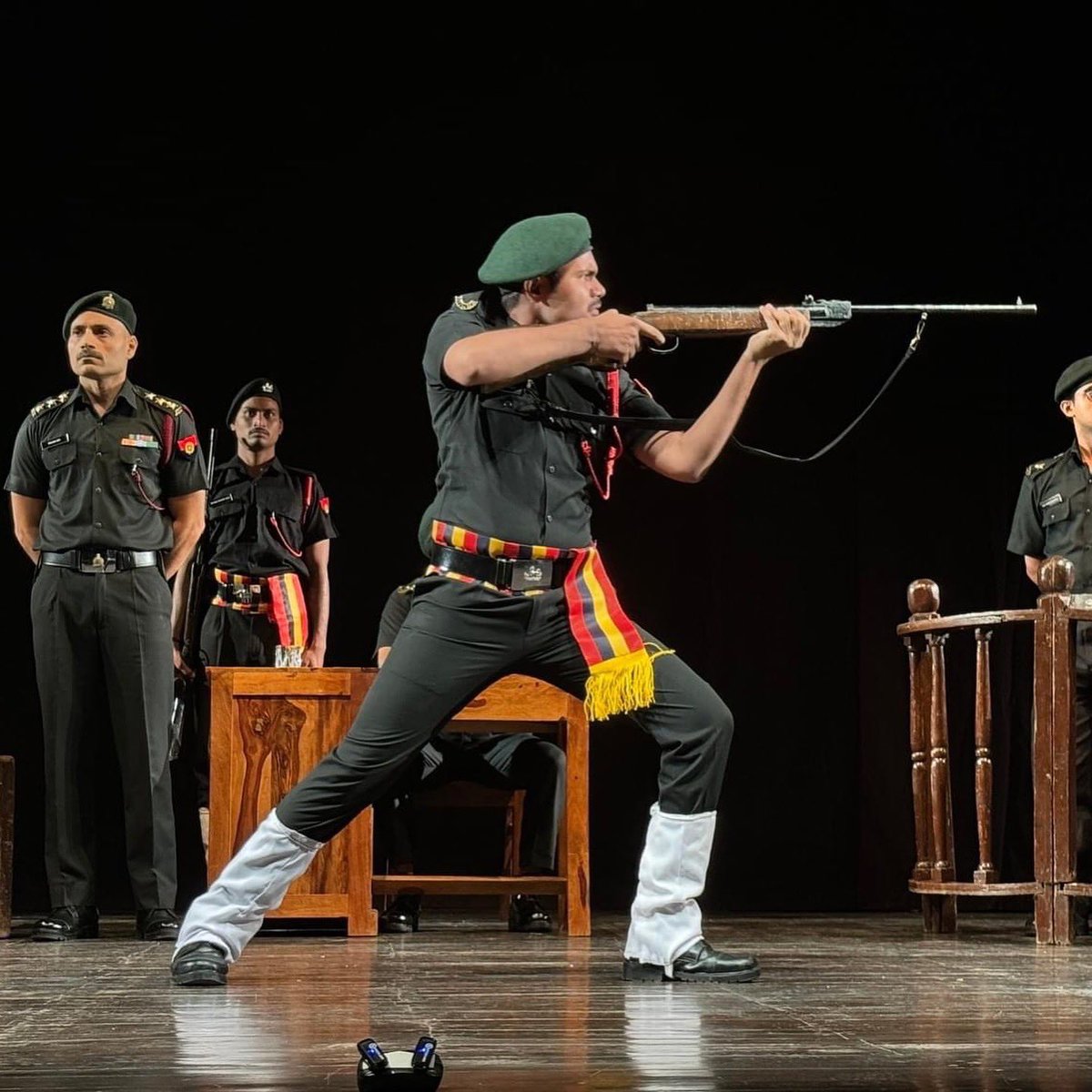 _ashusingh_'s tweet image. “स्वदेश दीपक के प्रसिद्ध नाटक कोर्ट मार्शल का शानदार मंचन। एक ऐसी कहानी जो न्याय और सामाजिक सच्चाइयों को गहराई से उजागर करती है। 🎭✨ 

निर्देशक - अरविन्द गौड़  सर 🙏🏻

अस्मिता थियेटर ग्रुप 🎭

#CourtMartial #SwadeshDeepak #HindiTheatre”