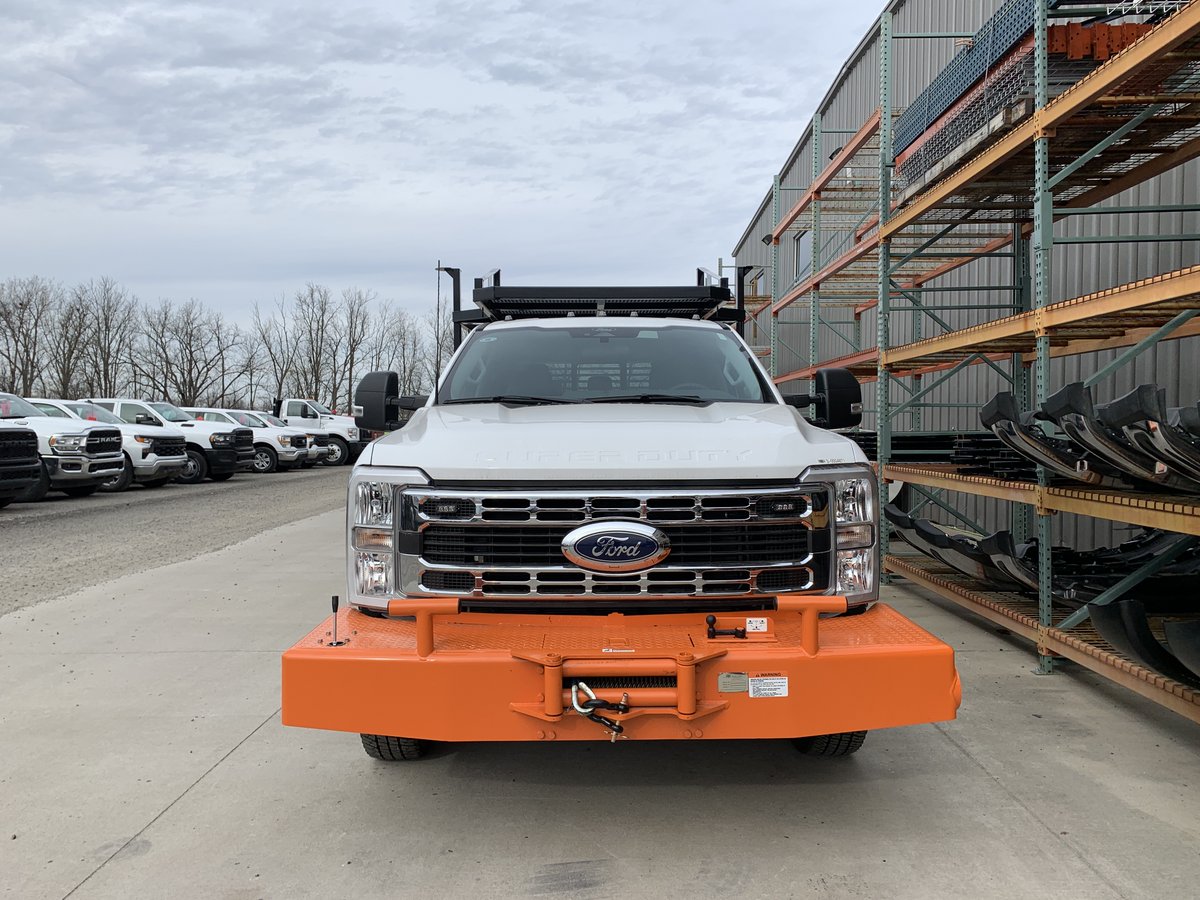 RentPremier's tweet image. Introducing our specialty 3500 Open Service Body, built for the unique demands of a substation project. 

Quote: bit.ly/49nsJWm

#rentptr #customsolution #fleetinnovation #substation #transmission #distribution #customtruck #worktruck