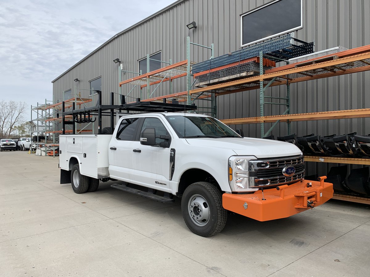 RentPremier's tweet image. Introducing our specialty 3500 Open Service Body, built for the unique demands of a substation project. 

Quote: bit.ly/49nsJWm

#rentptr #customsolution #fleetinnovation #substation #transmission #distribution #customtruck #worktruck
