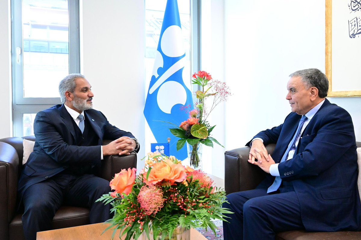 Today, OPEC Secretary General HE Haitham Al Ghais received HE Salah Boucha Ambassador Counsellor, Head of the Permanent Observer Mission of the League of Arab States in Vienna at the OPEC Secretariat.
 
Discussions focused on recent developments in global energy markets as well