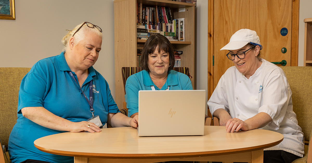 SSSCnews's tweet photo. We're working with @NHS_Education to develop a new National Induction Framework for Adult Social Care staff. Would you like to take part in an online focus group? Find out more ➡️ https://t.co/62ts7SVRK4 https://t.co/gAWv4FLf5T