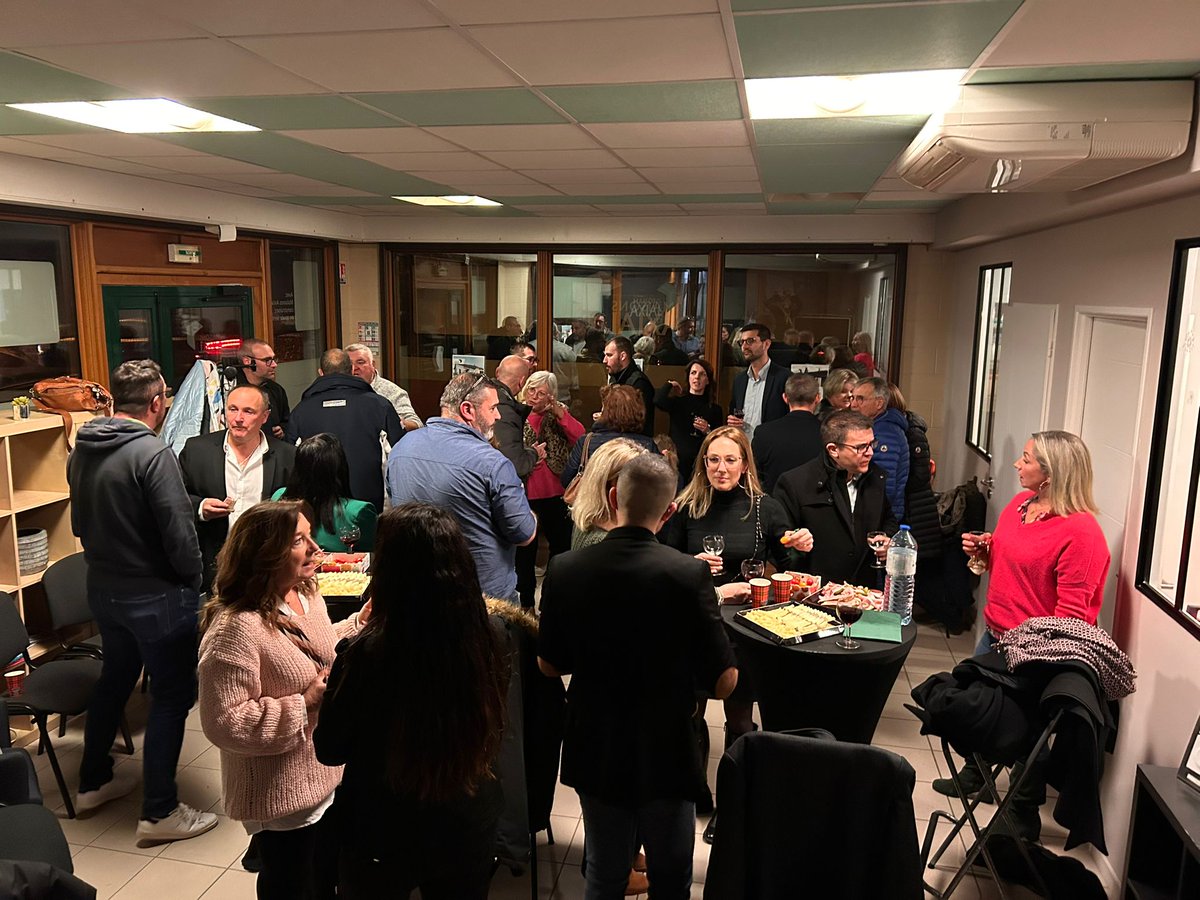 🍷 Retour en images sur notre soirée Beaujolais Nouveau🎉

Notre agence Maisons Axial de Villefranche-sur-Saône a organisé une soirée autour du Beaujolais Nouveau. Ce moment chaleureux a réuni nos équipes, des anciens clients, des partenaires, et des prospects.

#MaisonsAxial