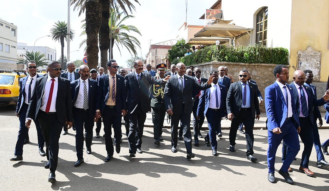 hawelti's tweet photo. President Isaias Afwerki and Sudan's Chairman of the Sovereign Council, General Abdel Fattah al-Burhan, held extensive talks at State House, in the early afternoon hours today, on the consolidation of the warm bilateral ties between the two countries as well as current regional/geopolitical matters.

President Isaias re-iterated Eritrea's firm and principled stance on the tragic conflict that has and continues to afflict Sudan in the recent period.  He also underlined Eritrea's conviction that the problem in Sudan can only be resolved through the efforts of the Sudanese themselves with the support of friendly neighbouring countries.

In a press statement to the Eritrean News Agency, General al-Burhan expressed his gratitude to the people and Government of Eritrea for their support at a critical time when Sudan is grappling with enormous difficulties. 

General al-Burhan also stressed Sudan's readiness and goodwill to further deepen the long-standing and solid ties that exist between the two peoples.

General al-Burhan and his delegation departed home in the mid-afternoon hours winding up their fruitful, one-day, working visit.