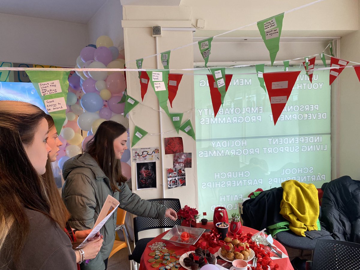 Miss Hutchinson tweet media