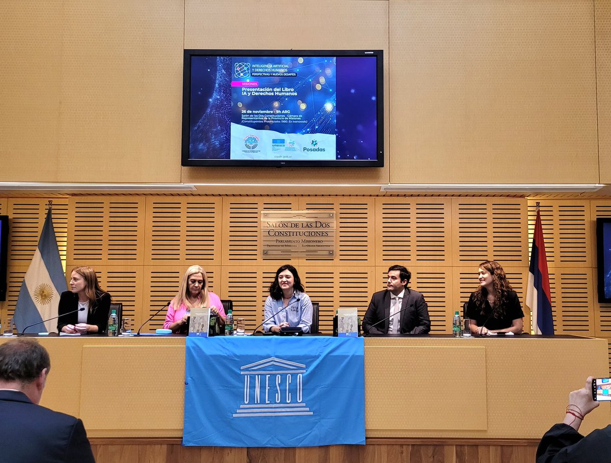 InformacionLeg3's tweet photo. 🌟 Desde la Cámara de Misiones reflexionamos sobre IA y derechos humanos. Presentamos el libro del CIPDH en un espacio de diálogo que promueve el desarrollo tecnológico ético. #IAyDDHH #DerechosHumanos https://t.co/rrjGWoR29r